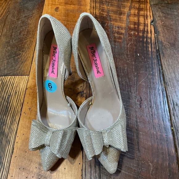 Betsey Johnson Women’s Prince d’Orsay Evening Pumps Gold Size 6 | Glitter Bow - Picture 4 of 12